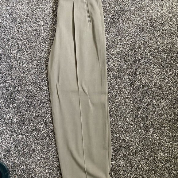 Womens Armani Collezioni pant suit. Size 4 - Picture 2 of 5